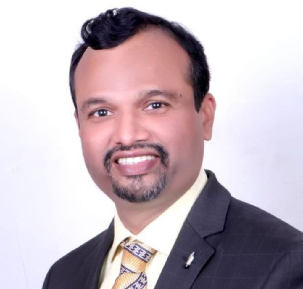 Dr. Vivek Motewar – Experienced ophthalmologist providing advanced eye care at Motewar Netralaya, Nanded.